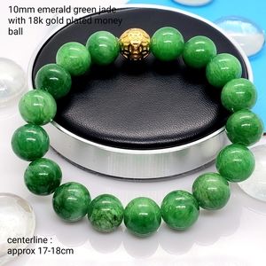 Handcrafted Emerald green jade stretch bracelet